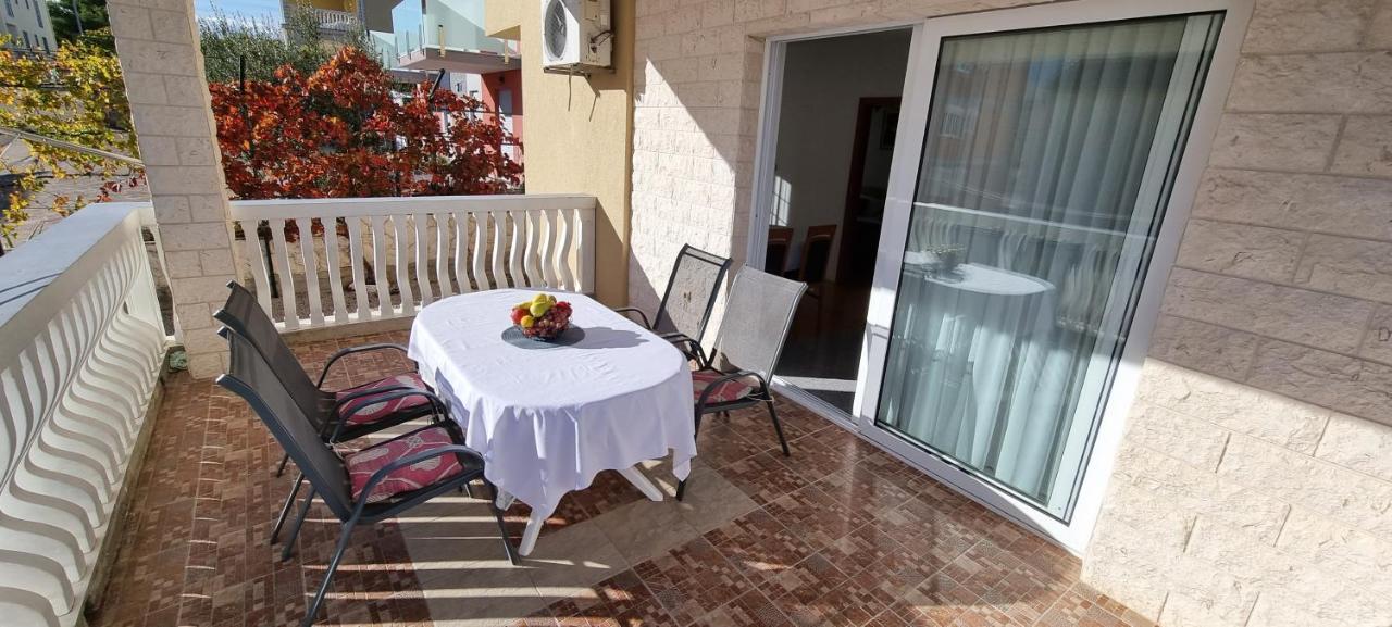 Apartments Cosic Grebastica Exterior photo