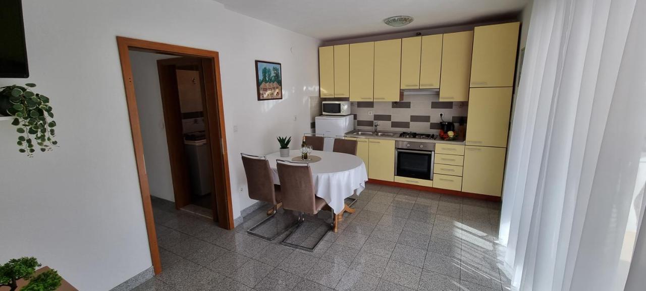 Apartments Cosic Grebastica Exterior photo