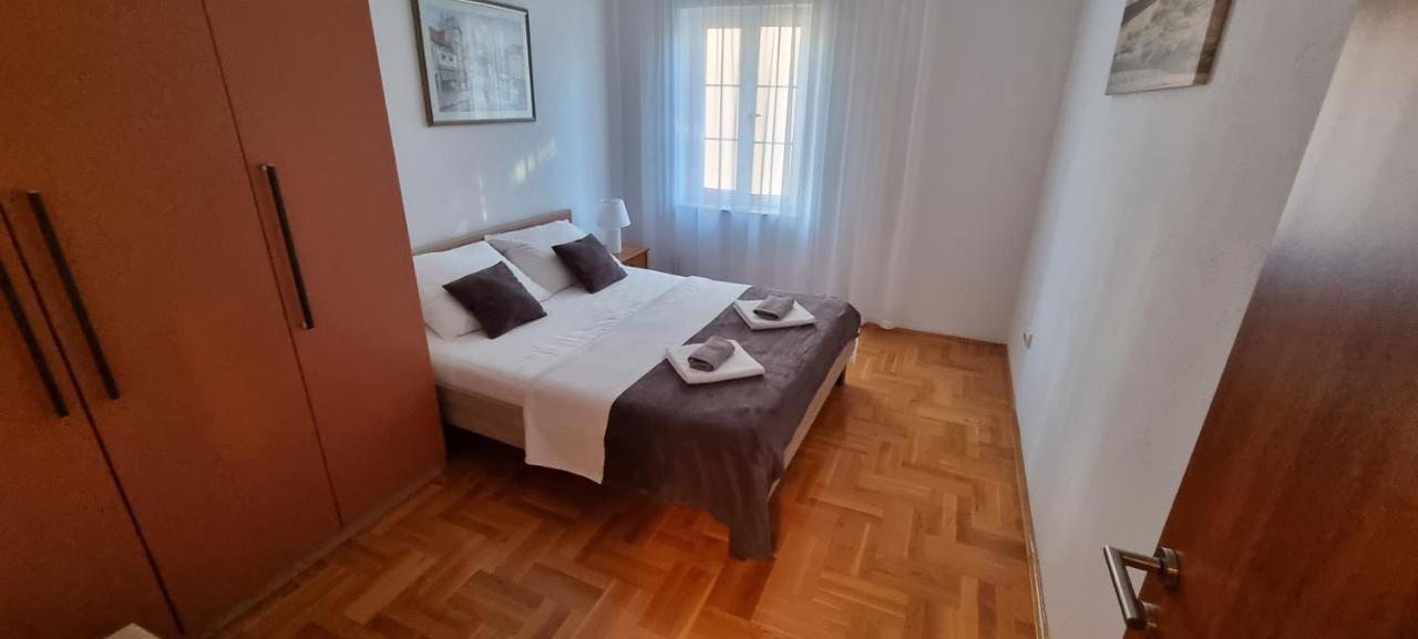 Apartments Cosic Grebastica Exterior photo