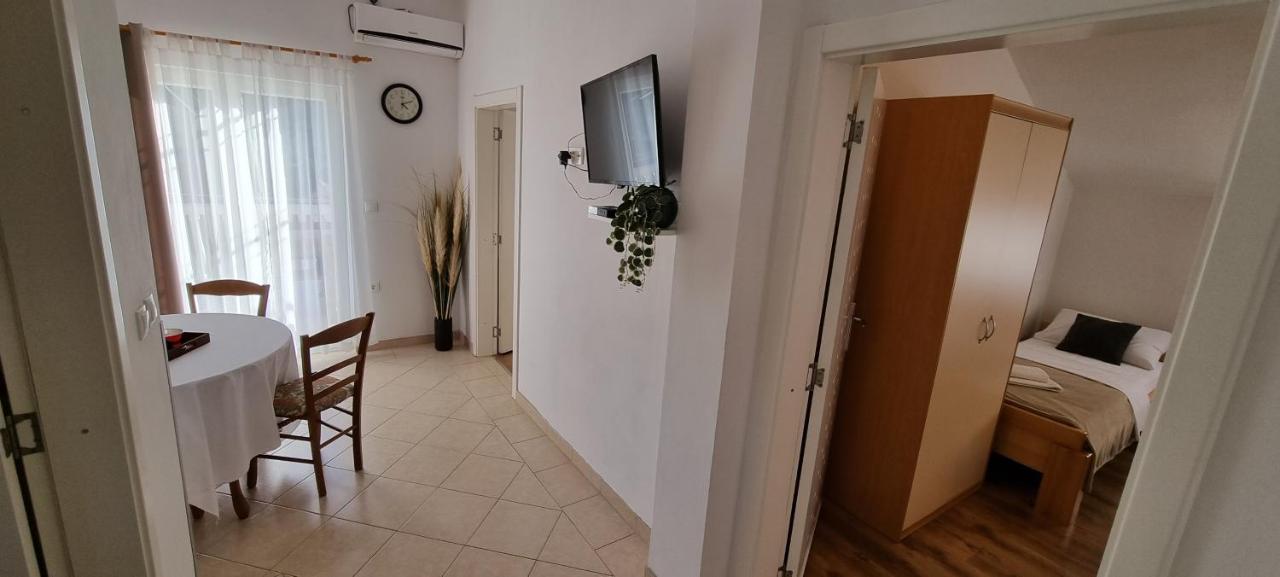 Apartments Cosic Grebastica Exterior photo